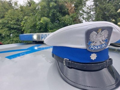 Czołowe zderzenie motocykla i samochodu w Rzeszowie. Jednoślad wyprzedzał inny pojazd