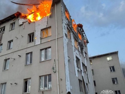 Cztery osoby zginęły po rosyjskim ataku na blok w Charkowie