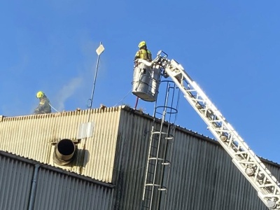 Pożar hali w produkcyjnej w Przytocznej. Akcja trwa