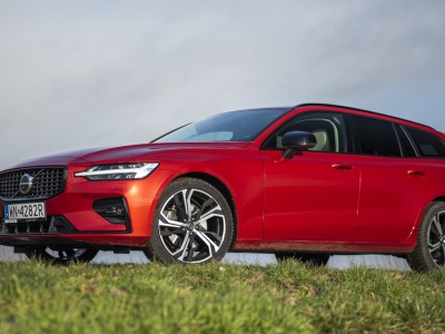 Volvo V60 tańsze o 37 tys. zł. Teraz gra w lidze cenowej MG HS Plug-In Hybrid