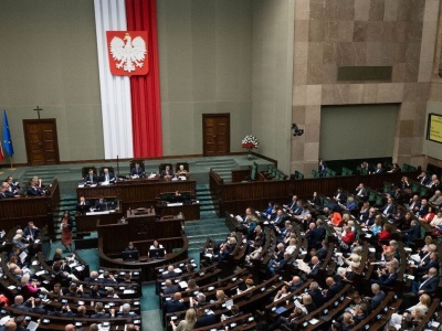 Te partie mogą pożegnać się z Sejmem. Oto wyniki najnowszego sondażu