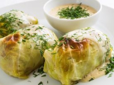 Gołąbki serwuję w białym sosie. Wielu się dziwi, a potem prosi o przepis
