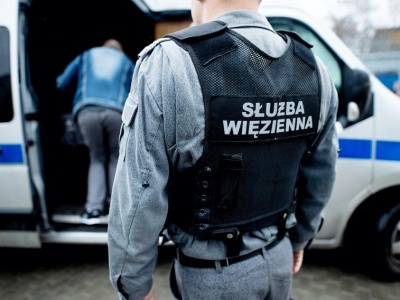 Obiecali im mieszkania i podwyżki, a zostali z niczym. Funkcjonariusze wyjdą na ulice