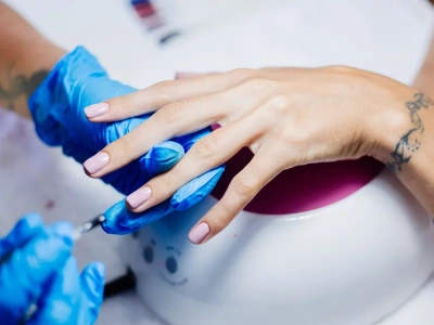Od 1 września zakaz TPO w kosmetykach. Manicure hybrydowy i żelowy nadal możliwy