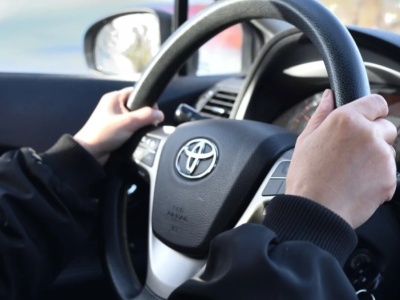 Wciskasz gaz i niszczysz auto. Trzeba patrzeć na jedną wskazówkę