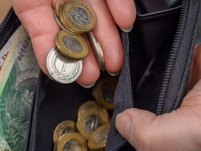 Dziś dostają 1500 zł mniej co miesiąc. Będzie gorzej: biedaemerytury nadciągają