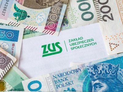 Nie 800, a 2400 zł do 22 sierpnia. Te osoby dostaną pieniądze od ZUS