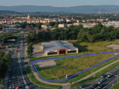 Jest przetarg na sprzedaż działki po stacji paliw BP w Jeleniej Górze