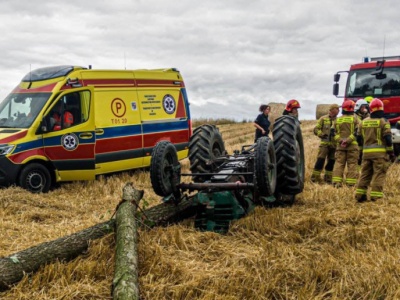 Tragedia w Grzegorzowicach. Mężczyzna zginął przygnieciony przez ciągnik