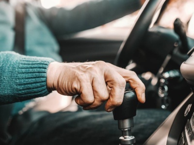 Seniorzy są gorszymi kierowcami? Jasne wskazania raportu