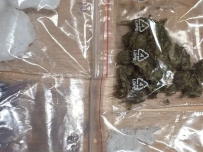 Jeleniogórscy policjanci zatrzymali mężczyznę. Posiadał m.in. ketaminę, LSD i MDMA