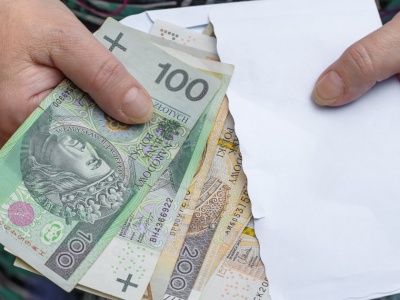 Czternastki dla emerytów. ZUS wydał komunikat w sprawie wysokości i wypłat