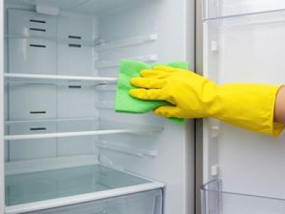 Domowy sposób na czystą lodówkę. Prościej i taniej się nie da