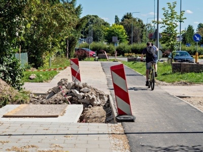 Ścieżki w budowie, rowerzyści już korzystają [ Społeczeństwo ]