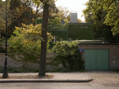 Znana willa w Warszawie wystawiona na sprzedaż. Prawie 100 tys. zł za m2, 40 mln za całość