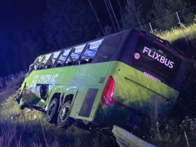 Autobus zderzył się z ciężarówką. Są poszkodowani