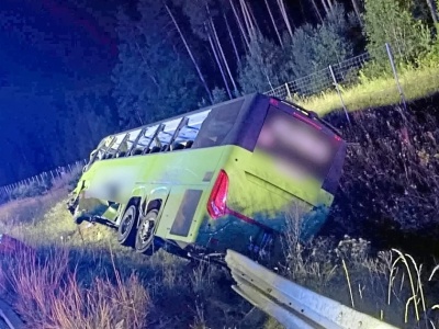 Zderzenie autobusu i ciężarówki. Są ranni. Koszmar na S7