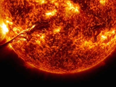 Sonda Parker Solar Probe potwierdza teorię rekoneksji magnetycznej. Przełom w badaniach Słońca