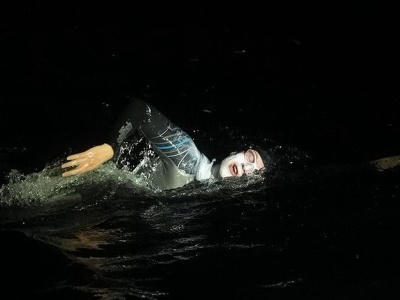 Zabrakło 11 kilometrów - Bartłomiej Kubkowski przerwał próbę przepłynięcia Bałtyku wpław
