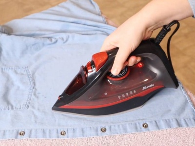 Wyprasujesz ubrania 2x szybciej. Z tego triku aż szkoda nie skorzystać