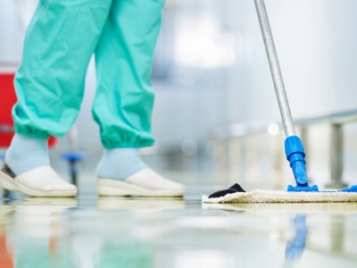 Szpital we Wrocławiu prostuje: nie zwalniamy, przenosimy. Ale długiej gwarancji pracy i płacy brak