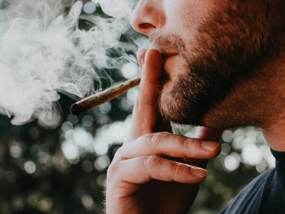 Lot opóźniony o 4 godziny! Ktoś na pokładzie zapalił… skręta