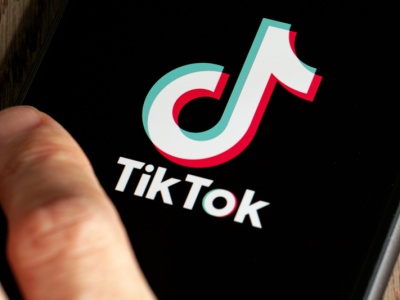 Kiedyś to Facebook wyznaczał trendy, dziś młodzi wolą Instagram i TikToka. Krótko, obrazkowo, szybko…