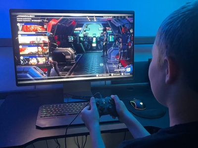 Recenzja Samsung Smart M9. Monitor, który naprawdę ogarnia wszystko