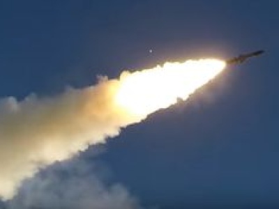 Użyli jej tylko 14 razy w historii. Wycelowali nią w Sumy