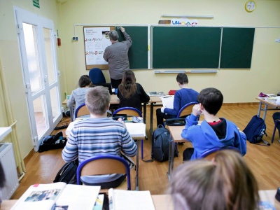 Wyjeżdżają w trakcie roku szkolnego. 