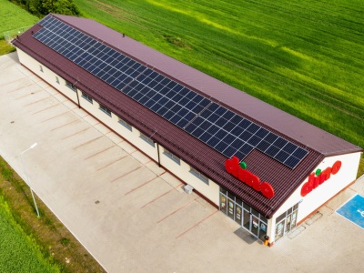Spółka najbogatszego Polaka zwiększa zysk oraz liczbę instalacji fotowoltaicznych