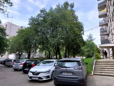 Dzień dobry Katowice. Kolejne wspólnoty mieszkaniowe decydują się na postawienie szlabanów