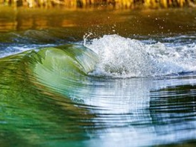 Te fale są dziwne. Superkomputer wskazał jak powstają