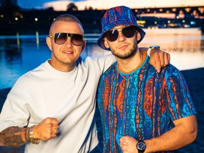 Dawid Narożny i Boski Heniek z nowością pt. „Mała buzi daj”