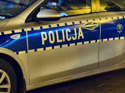 Samochód wbił się w naczepę. Nie żyje 18-latek