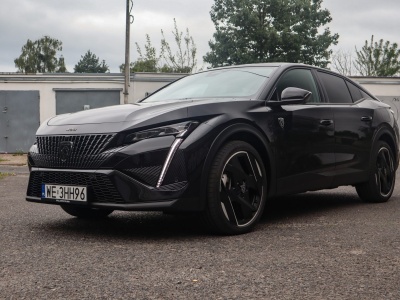 Test Peugeot 408 GT: masaż na trasie i pazury na ulicy 