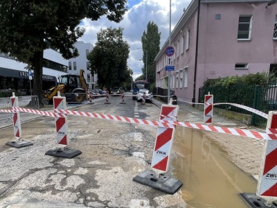 Awaria wodociągu w Szczecinie. Część ulicy zamknięta [ZDJĘCIA]