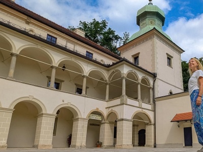 Mały Wawel, Karczma Rzym, podwójny kościół i smok Kicek, który z Mokrej zrobił Suchą