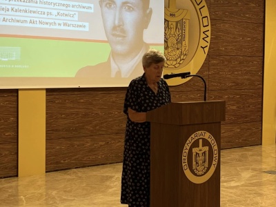 Córka „Kotwicza” przekazała  archiwum ojca  do Archiwum Akt Nowych