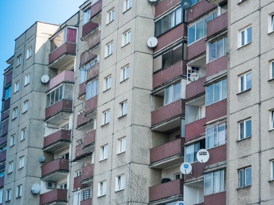 To nie jest dobry czas na sprzedaż mieszkania. Kupujący rozdają karty