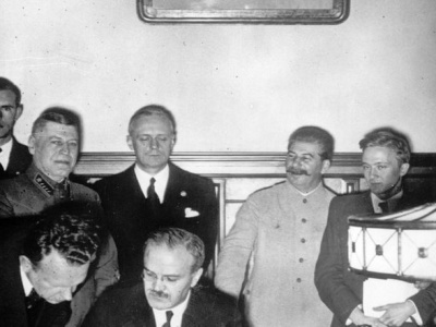 Pakt Ribbentrop-Mołotow: Jak Hitler i Stalin podzielili Polskę