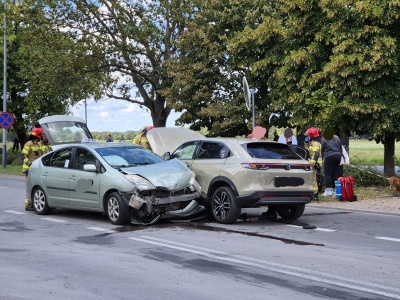 Kolizja na al. Focha. Kierowca przejazdów na aplikację jechał pod prąd? (ZDJĘCIA)