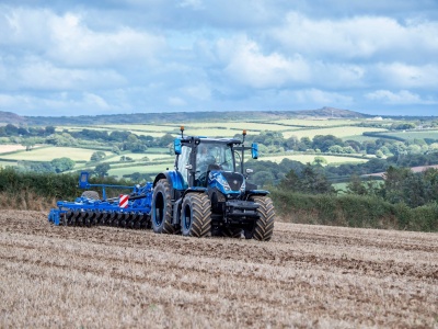 Top 10 marek ciągników rolniczych w Polsce – ranking sprzedaży w drugiej dekadzie sierpnia 2025