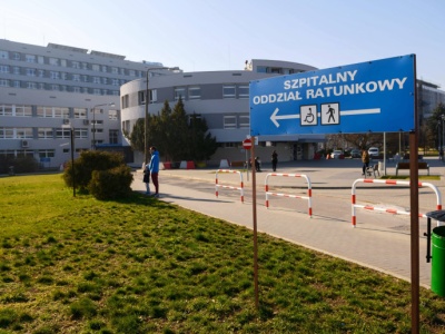 Pacjenci zawiedzeni. Szpital wstrzymał nową metodę leczenia raka. Teraz się tłumaczy
