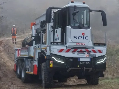 Iveco T-Way 6×6 z jednorzędową kabiną – terenowa solówka do przewozu słupów