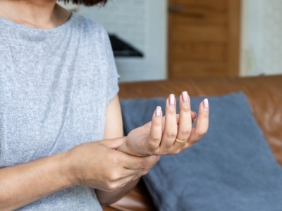 Choroby reumatyczne to problem seniorów? Specjalista: To mit!