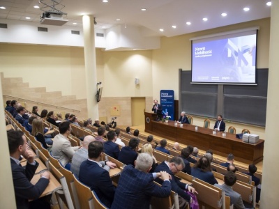 Studenci z bezpłatnymi wejściówkami