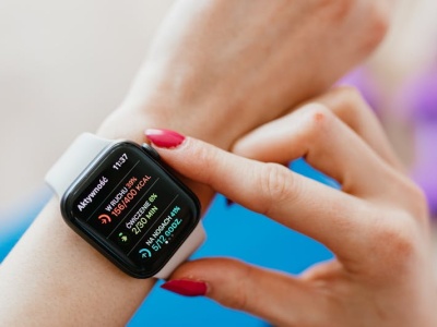 Google zaprezentował AI-trenera zdrowia w Fitbit. Czy zrewolucjonizuje profilaktykę?
