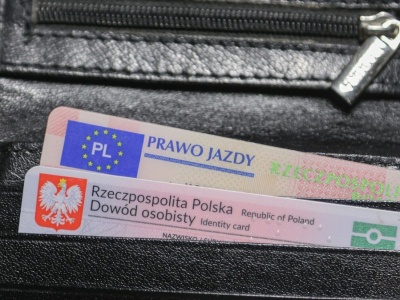 Straciłem prawo jazdy za granicą. Czy mogę jeździć samochodem w Polsce?