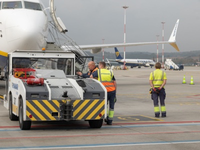 Zdrowie pracowników czy konkurencyjność sektora? Gorąco wokół zmian na polskich lotniskach
